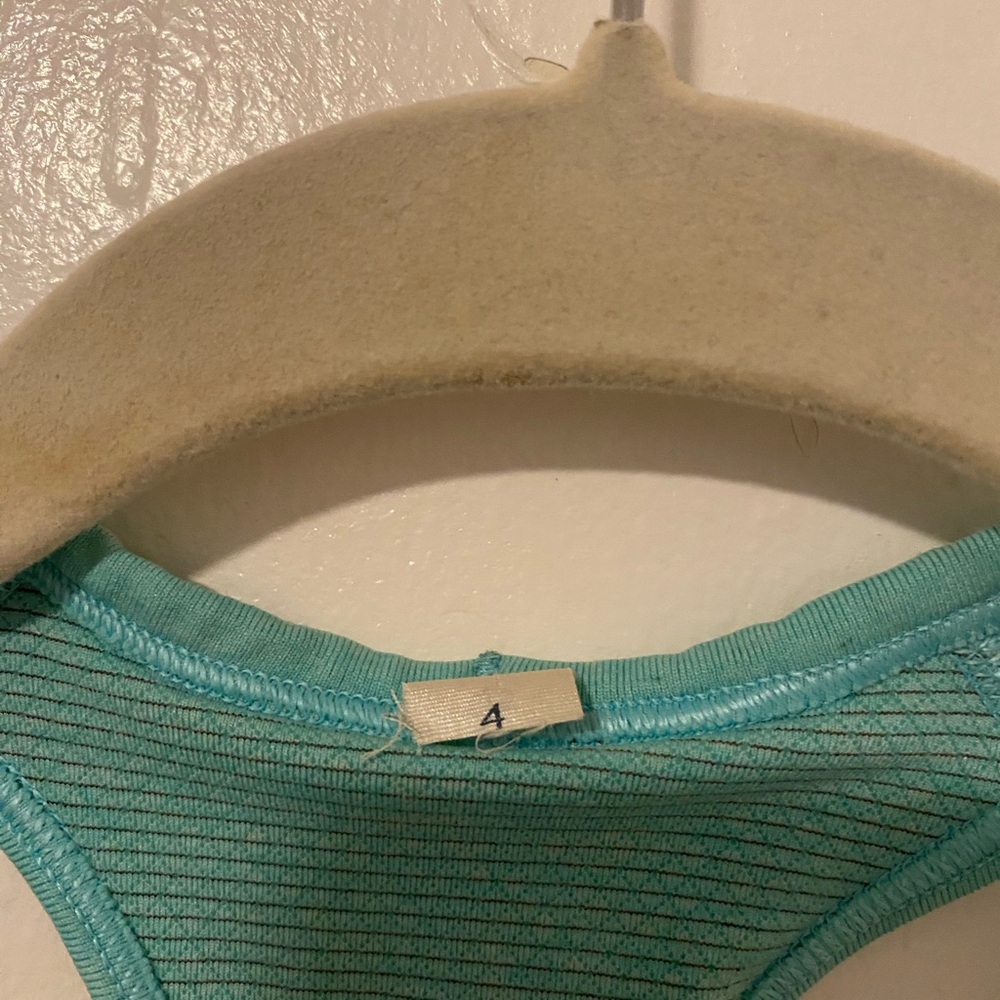 Lululemon Size 4 Racerback Blue Tank Top Built In Bra - Picture 8 of 8